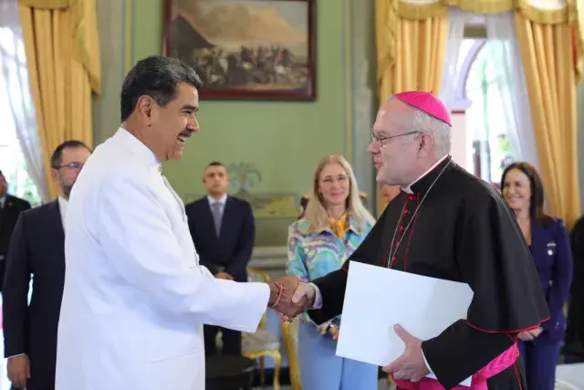 Nuevo Nuncio Apostólico presentó cartas credenciales: MADURO LO RECIBIÓ EN MIRAFLORES