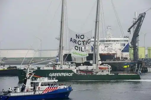 Detuvieron a una activista argentina de Greenpeace durante una protesta