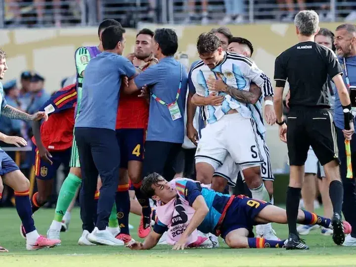La FIFA autorizó que Paredes, Almada y Molina cumplan en amistosos las sanciones por los incidentes en la final del Mundial. Foto: Reuters