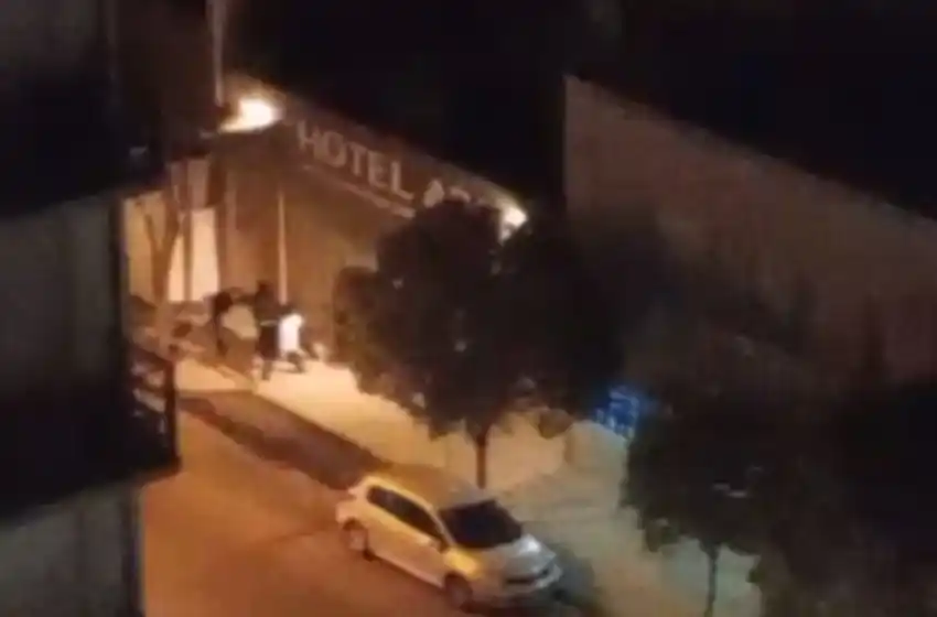 Feroz pelea callejera en el centro de Mar del Plata