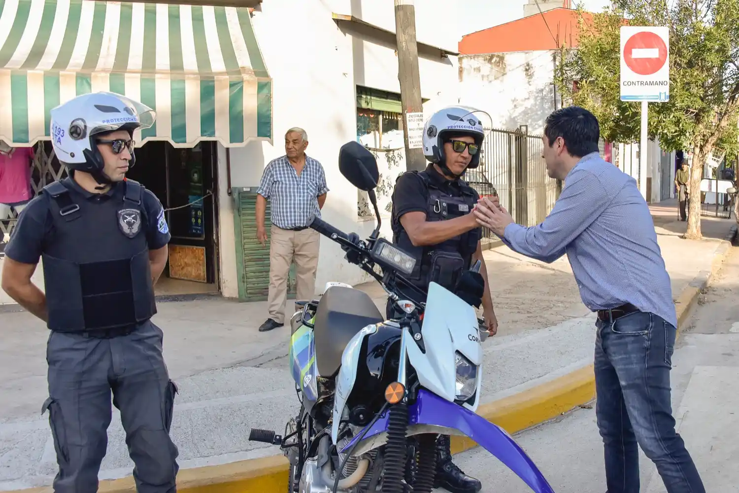 Leo Nardini recorrió el centro de Malvinas.