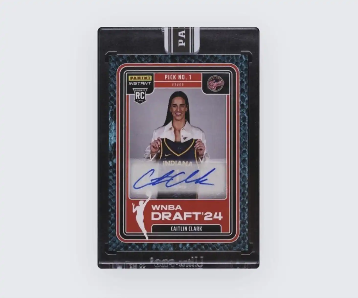 Récord en la WNBA: esta carta firmada por Caitlin Clark se vendió por esta increíble cifra