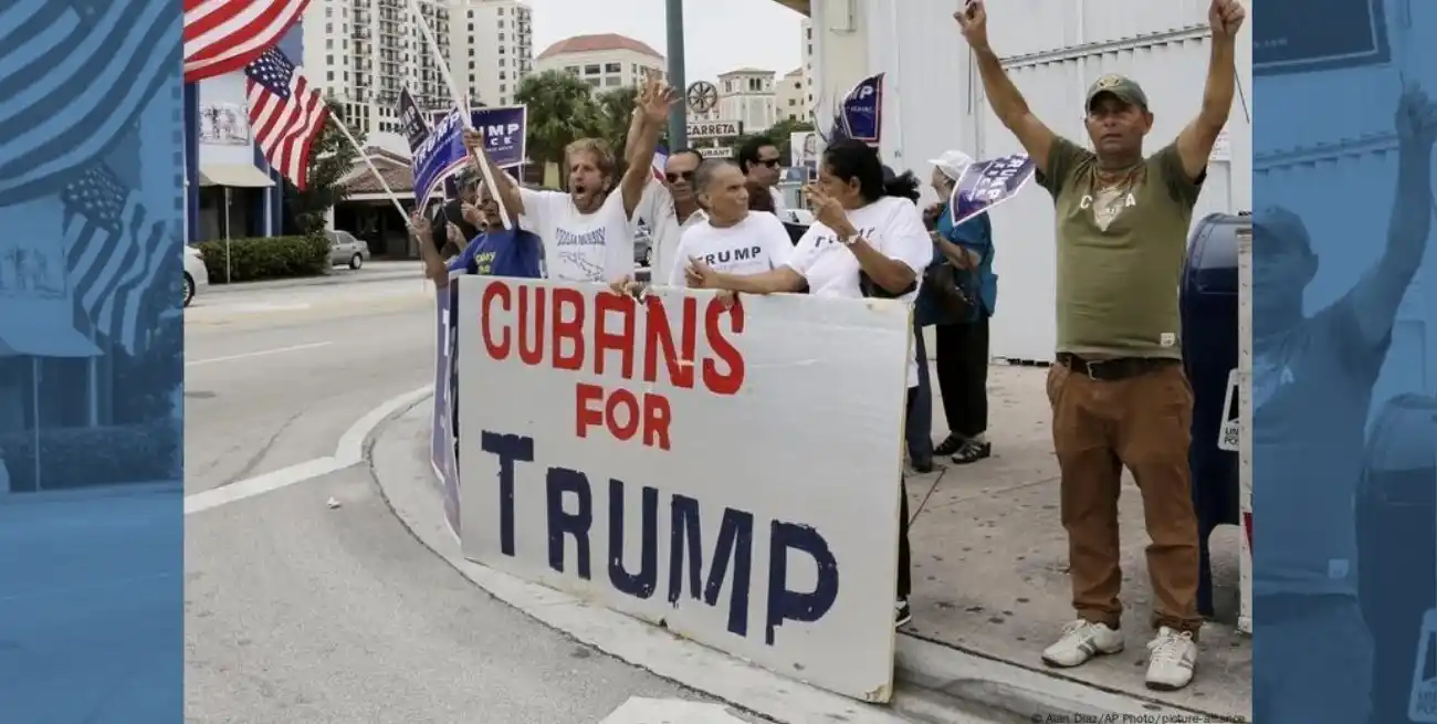 Residentes cubanos-estadounidenses apoyan a Donald Trump durante la campaña electoral del año pasado. Foto: Alan Díaz | AP/DW