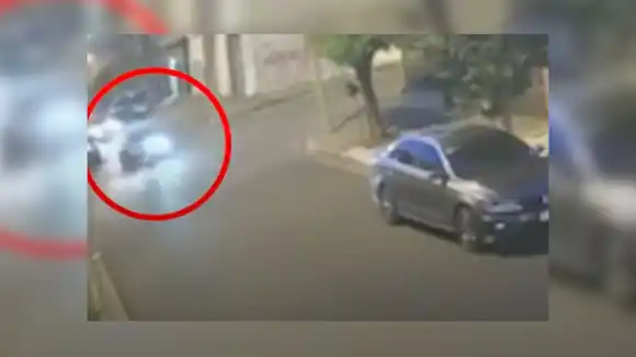 Fuga fatal en Villa Madero: ladrones en autos robados chocaron a una moto y mataron a una mujer