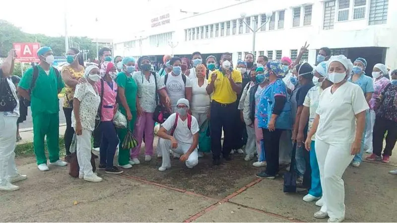 Con un   tapabocas semanal, médicos y enfermeras del hospital Ruiz y Páez de Bolívar enfrentan el COVID-19