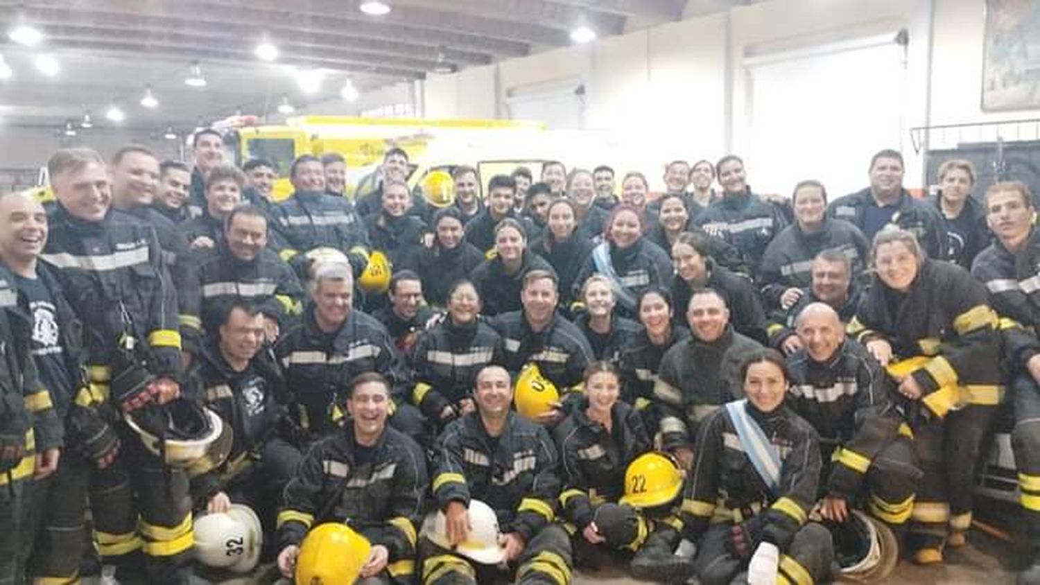 Bomberos Voluntarios conmemoró su día y presentó nueva unidad 