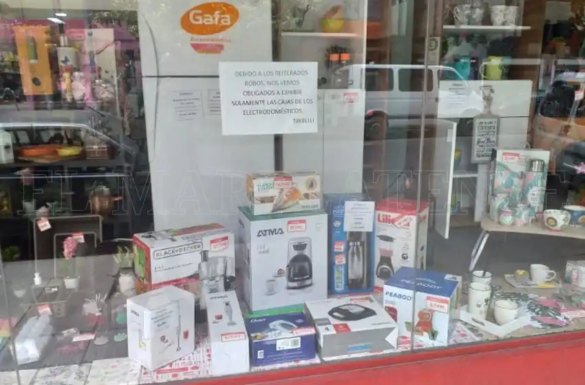 Un comercio exhibe sólo las cajas de los electrodomésticos por inseguridad