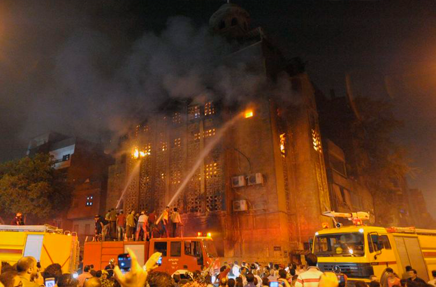 Tragedia en Egipto: murieron 41 personas por un voraz incendio en una iglesia