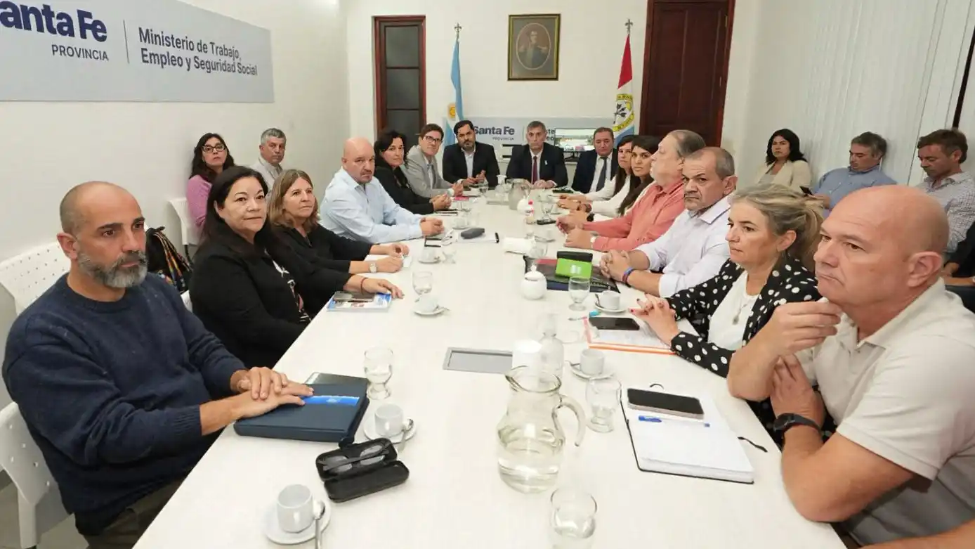 Los gremios docentes también recibieron una oferta salarial trimestral del 8% por parte del gobierno de la provincia.