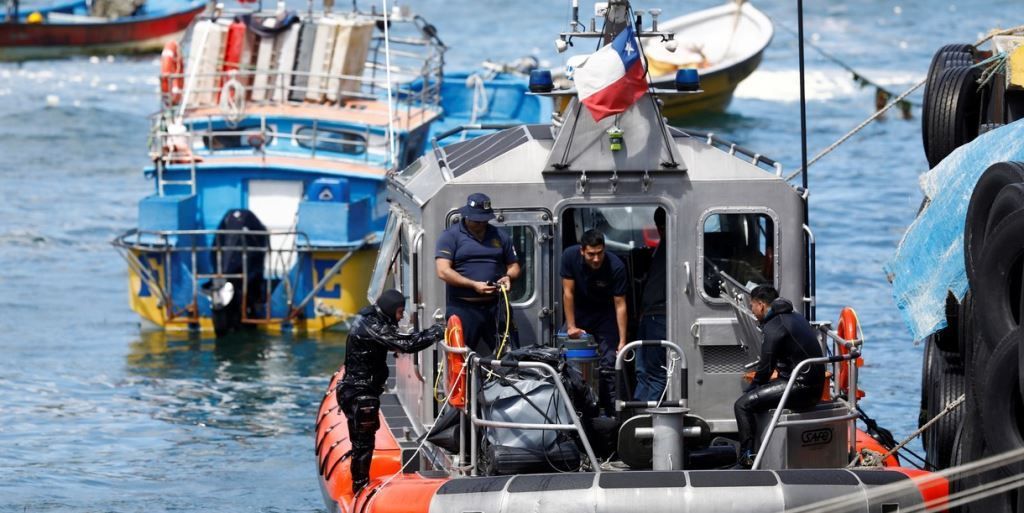 Mueren 7 turistas al naufragar una lancha en Chile