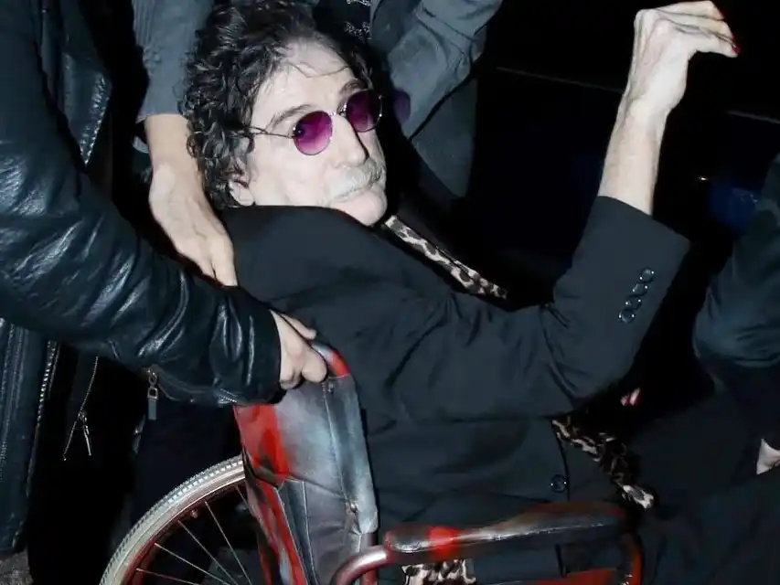 Charly García entrega su legado a la Caja de las Letras del Instituto Cervantes