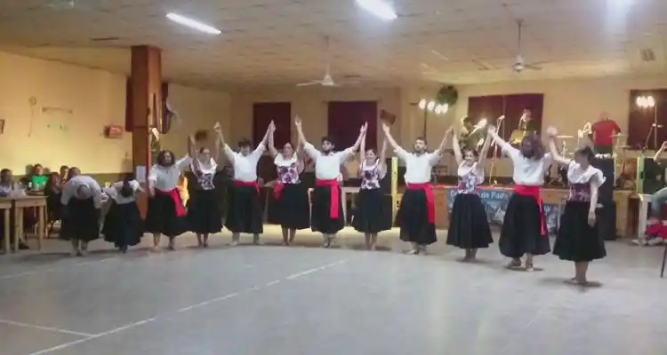 La Sociedad Italiana y Florcita de Cedrón festejan el Día de la Tradición con clase abierta de folklore y baile popular