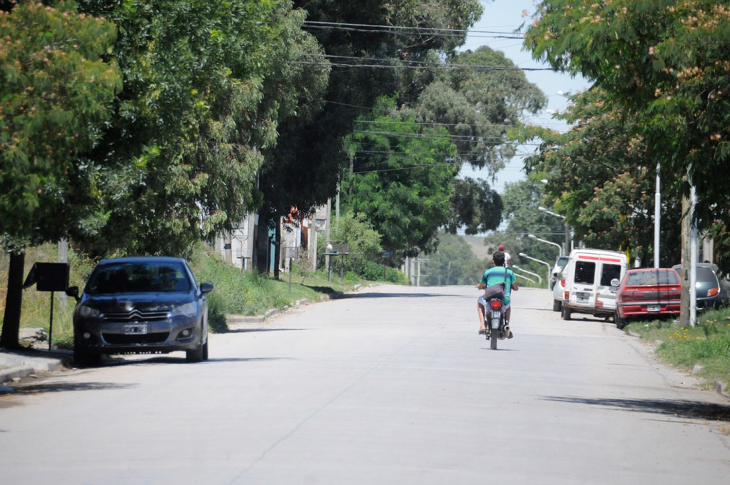 Vecinos de la calle Azucena realizaron una colecta de firmas para que vuelva a ser doble mano