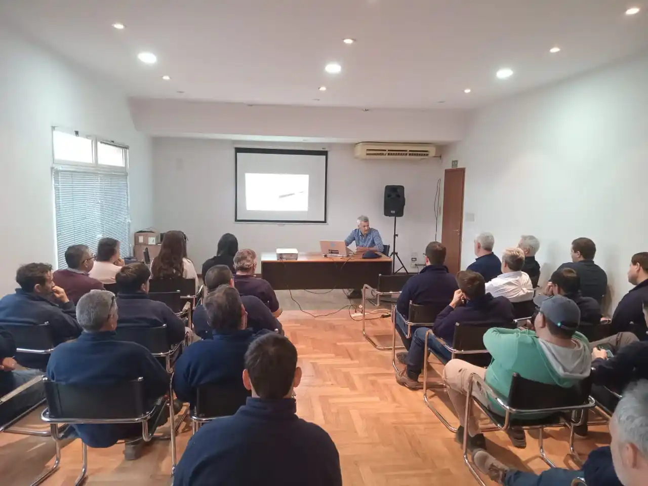 Usicom brindó una capacitación sobre Parques Solares en la Cooperativa de Pedro Luro