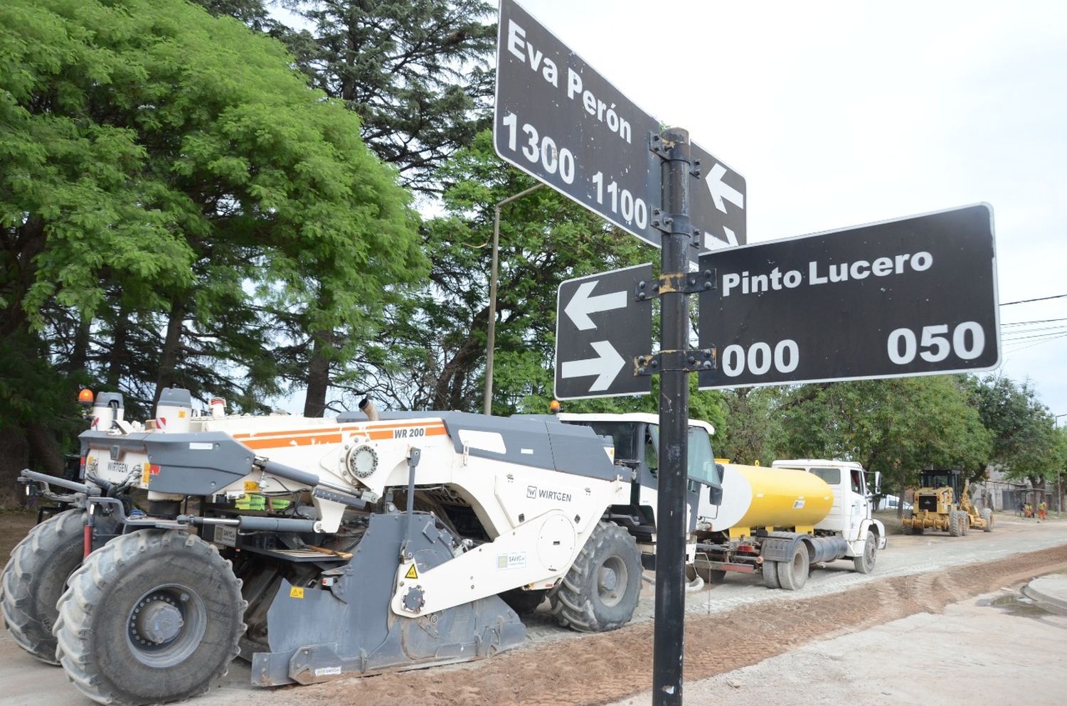 Chiarella supervisó el inicio de obras de reparación en avenidas Eva Perón y Santa Fe