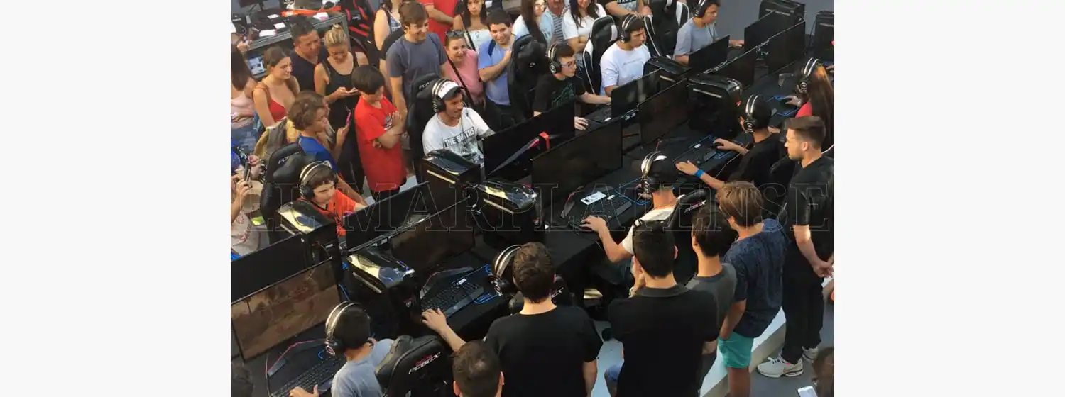 Se vivió una tarde gamer en Espacio Clarín con Fede Bal