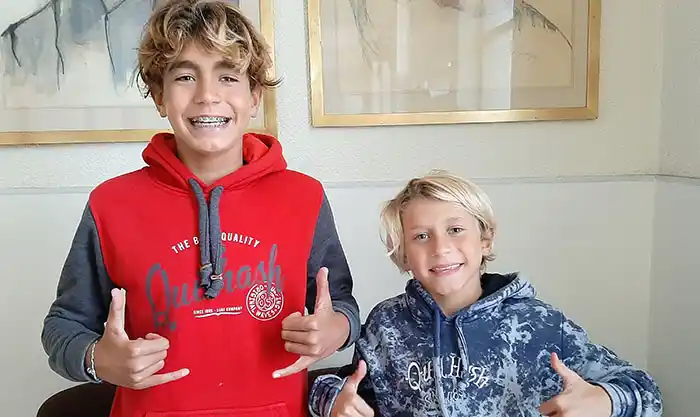 Dos pequeños talentos que quieren surfear por el mundo