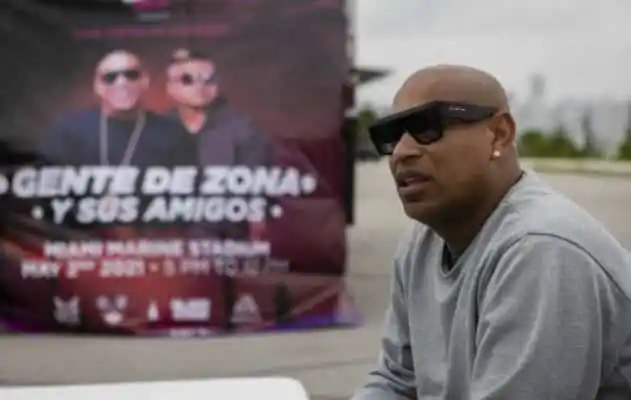 Operan de un pólipo en la garganta a cantante de Gente de Zona