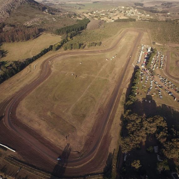 ¿Qué nombre debería llevar el circuito La Cascada?