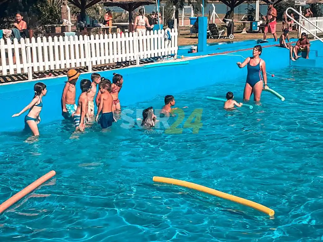 Teodelina: comenzaron las clases de natación en Balneario El Edén