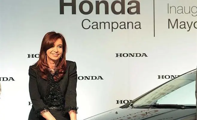 Cristina encabeza un acto en automotriz de Campana