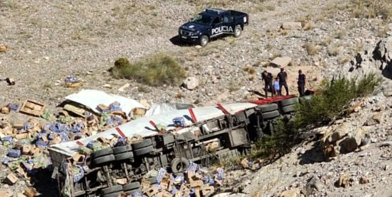 Un camión de origen uruguayo protagonizó un accidente. Créditos: @VALLEOVA