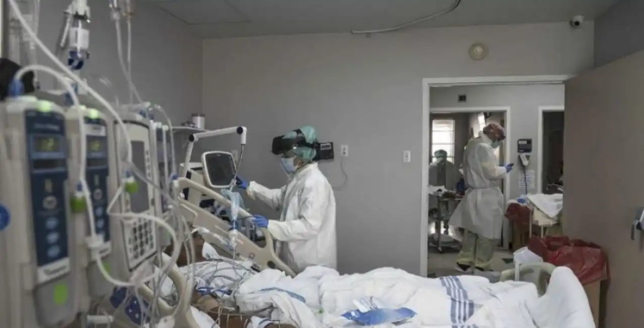 Nueva ola de coronavirus golpea a Bulgaria y Rumania