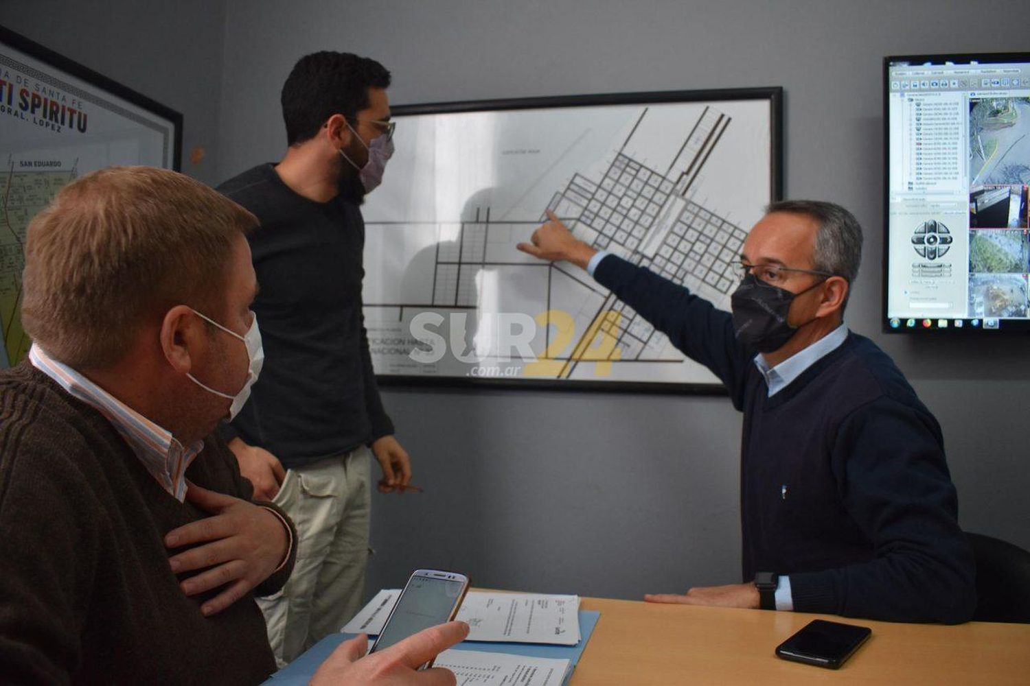 Sancti Spiritu: buscan implementar una contención que resguarde al pueblo de la laguna