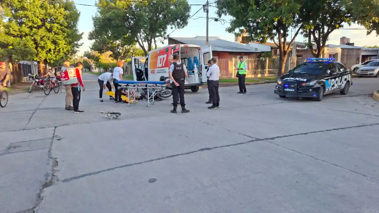 accidente choque jaime ferre tucuman siniestro vial sies 107 ambulancia tarde policia patrullero - 2