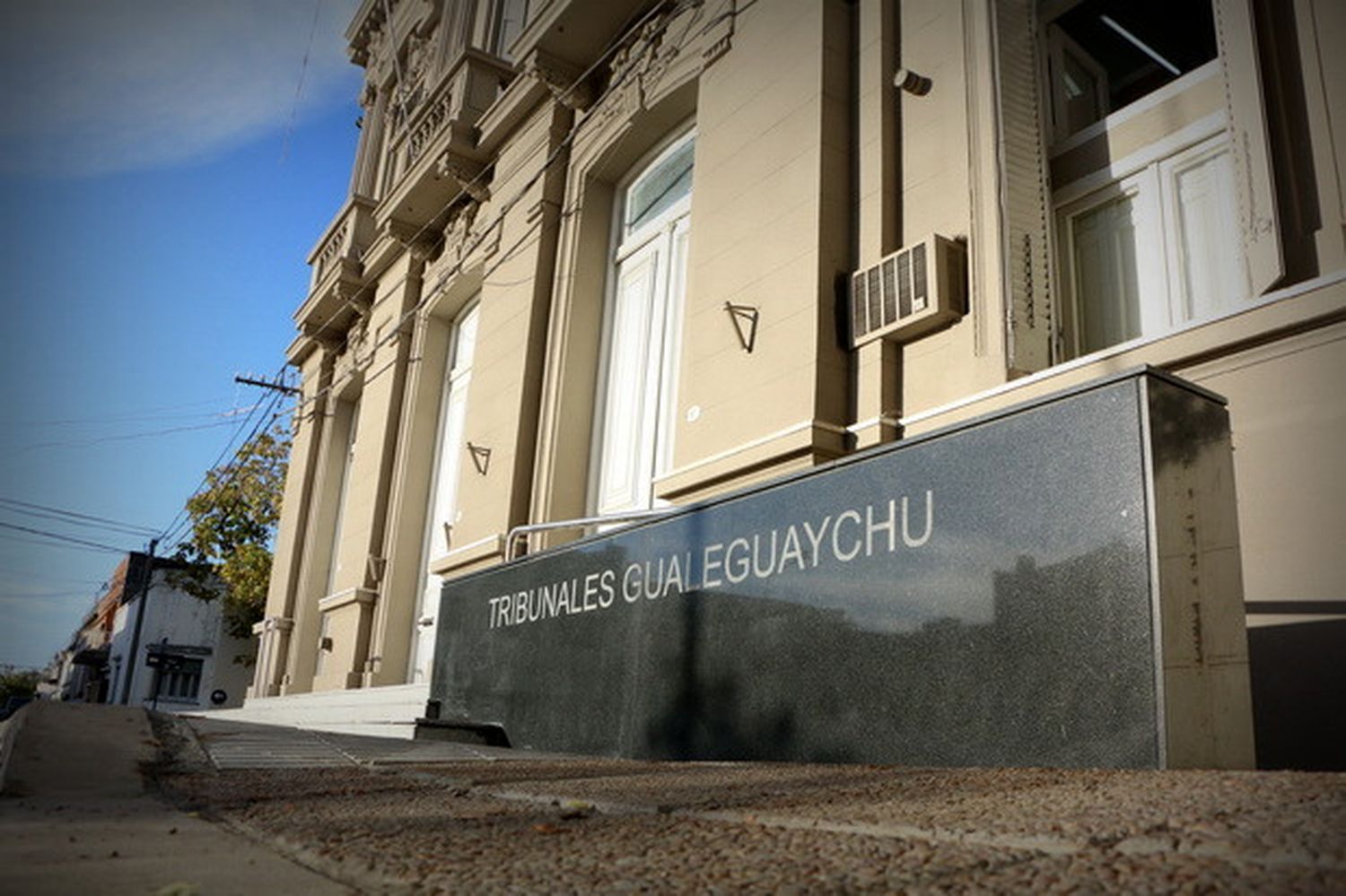 Se decide hoy si un acusado, beneficiado con probation, debe afrontar un juicio oral