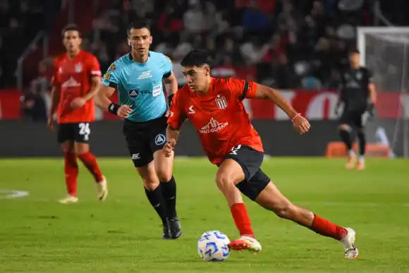 La Liga Profesional eligió el gol de Tobio Burgos entre los mejores de la fecha y crece su chance de titularidad