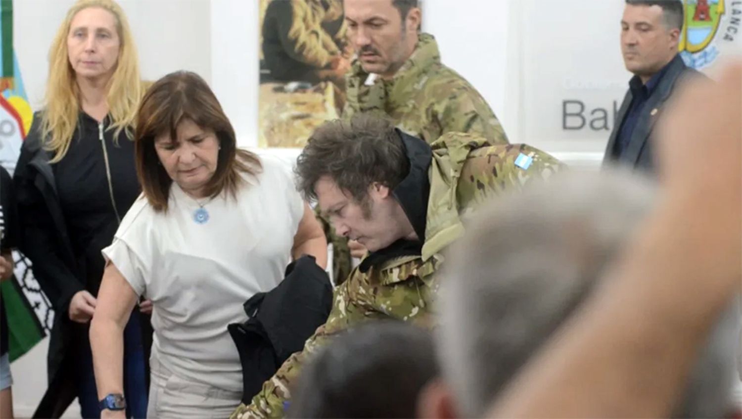 El presidente Javier Milei y parte de su Gabinete en Bahía Blanca