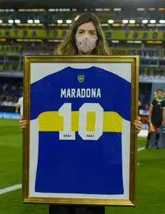 Un emotivo homenaje a Maradona
