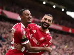 Liverpool venció a Everton y sigue en lo más alto