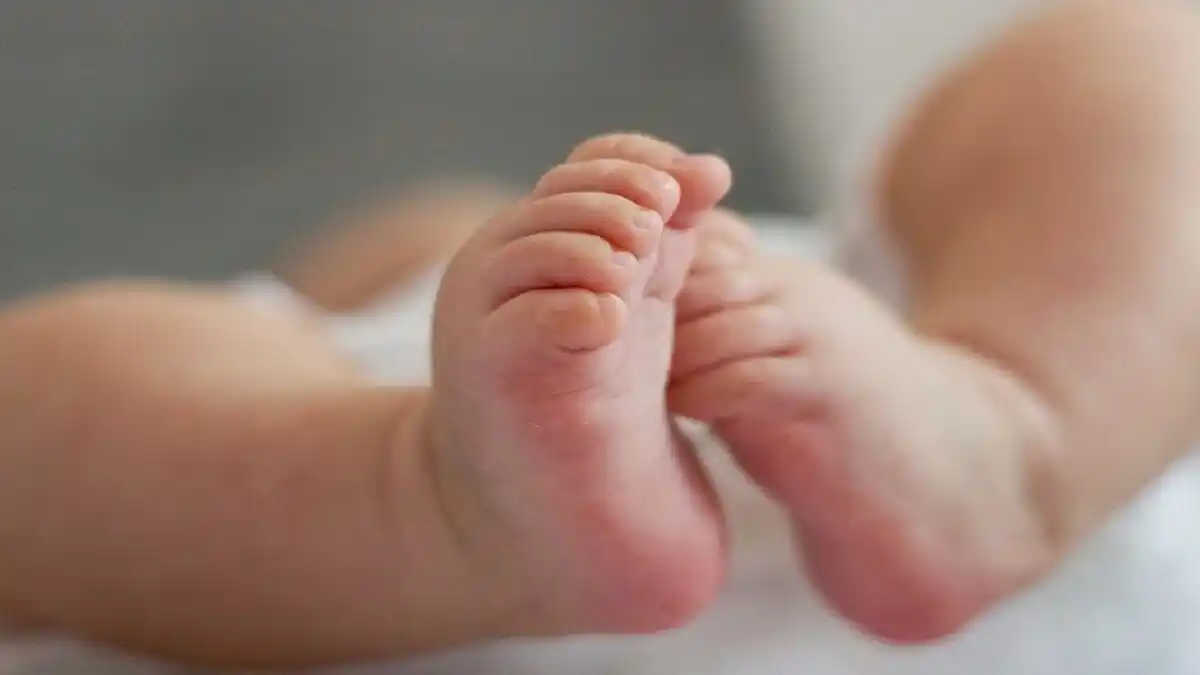 BEBÉ DE 3 MESES MUERE QUEMADO: sus hermanitos incendiaron el colchón donde dormía