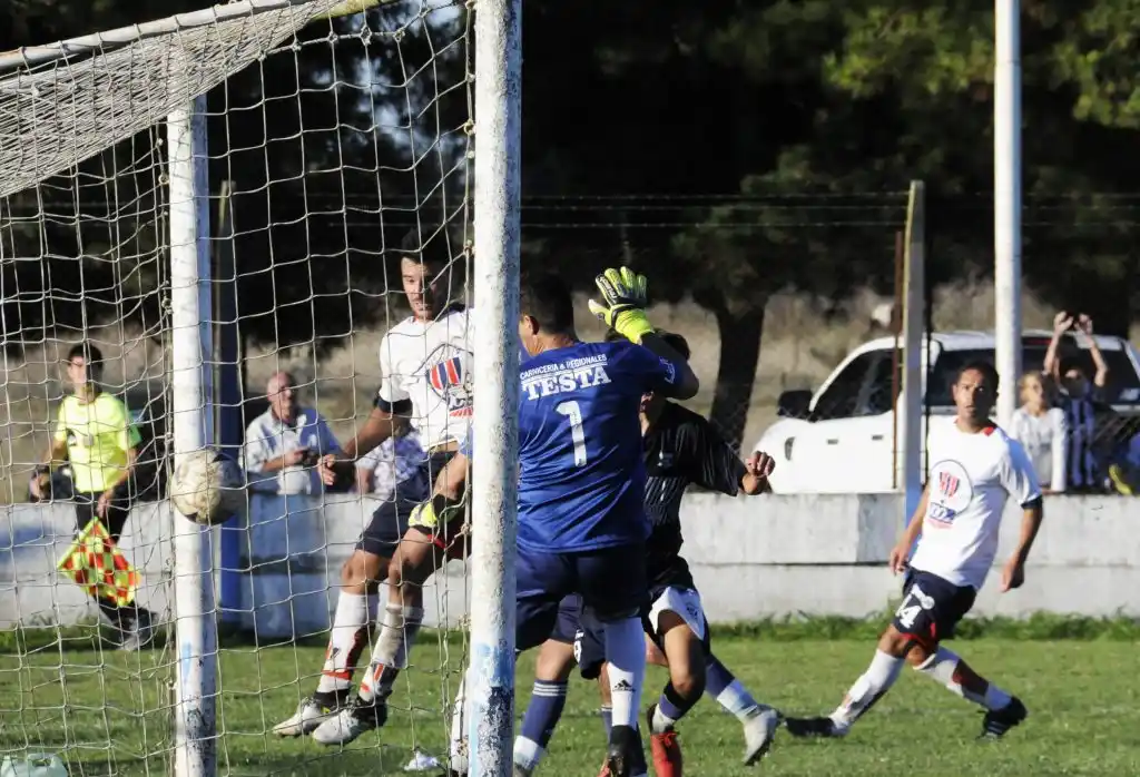 Independiente y Ferro no detienen su marcha