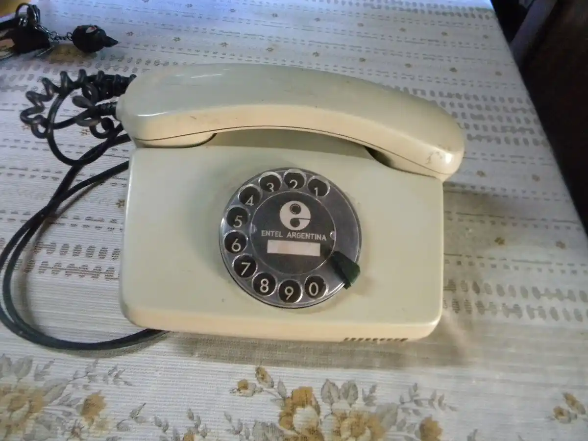 Viral: ¿Qué pasa cuando un millenial tiene que usar un teléfono a disco?