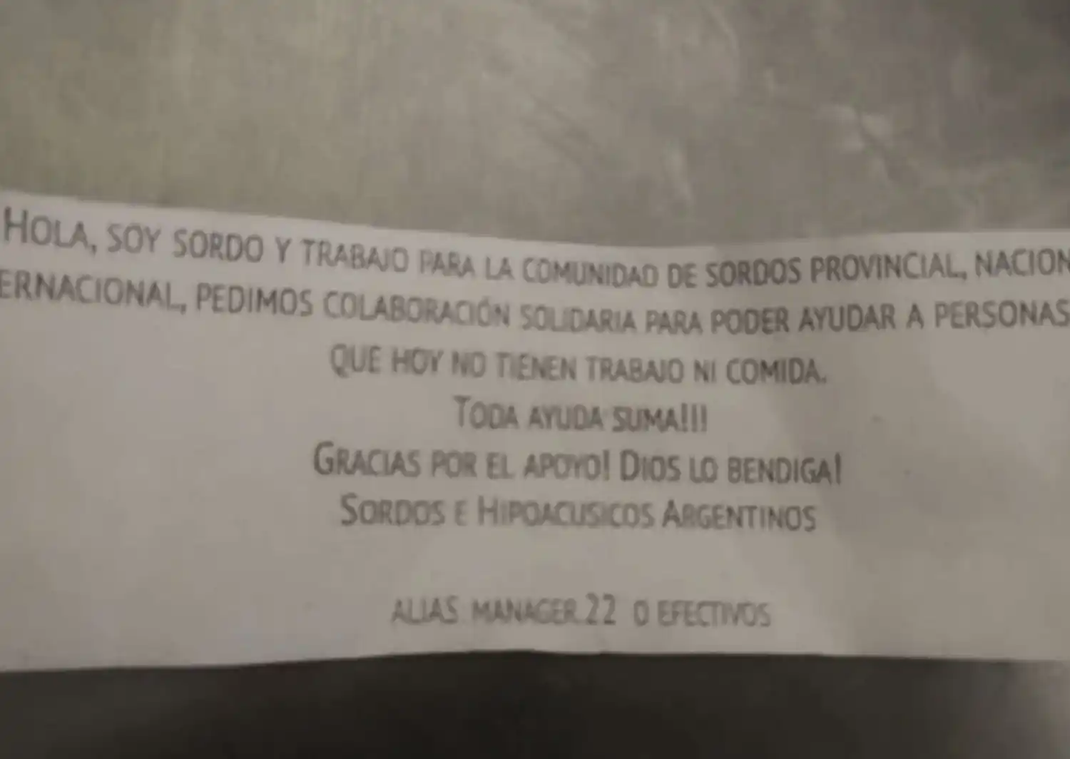 El mensaje que la persona reparte para intentar estafar a la gente.