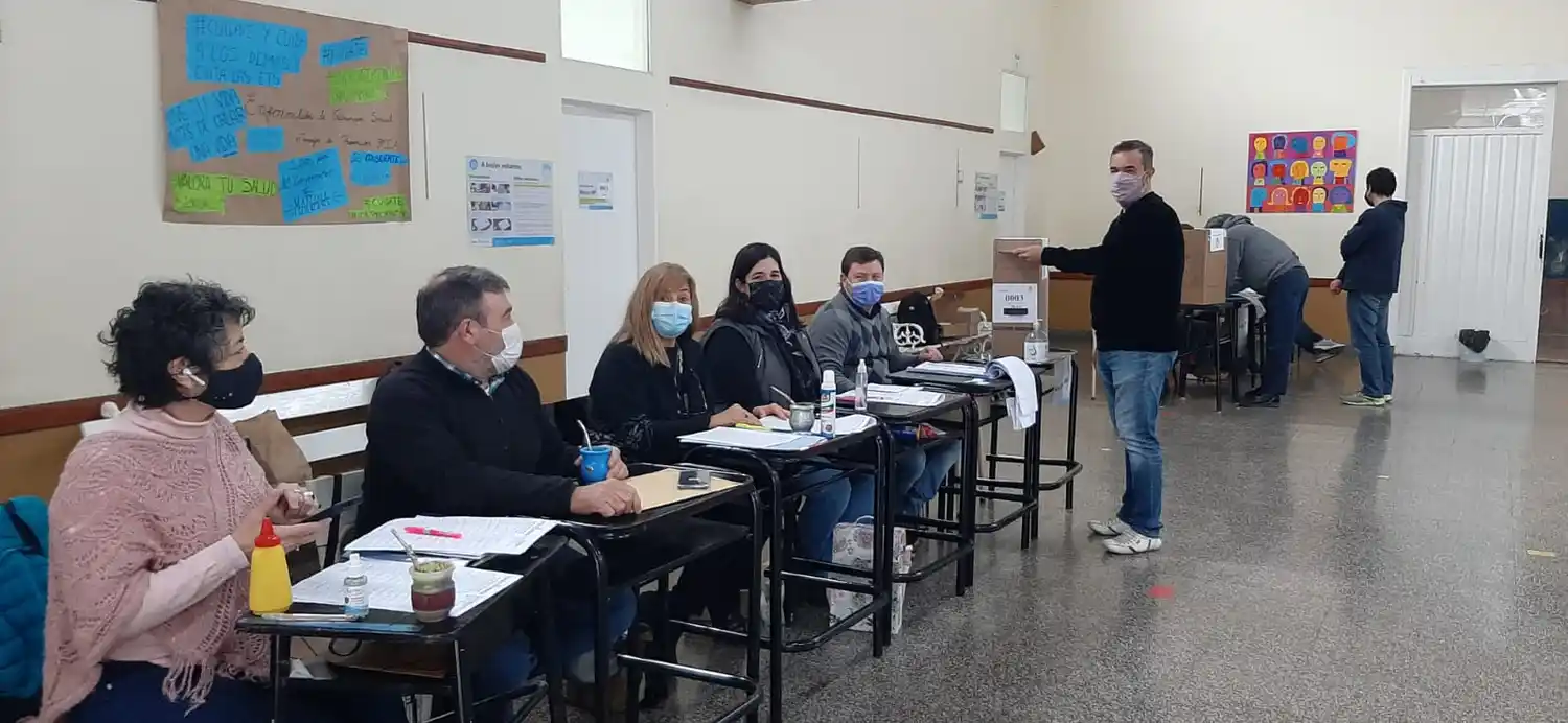 Votó Facundo Castelli, el Intendente de Puán: "Cumplí con mi deber cívico"