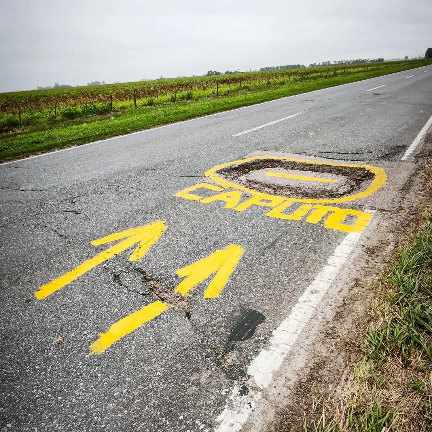 En Santa Fe ya está el "pozo Caputo" en honor al Ministro de Economía de Javier Milei.