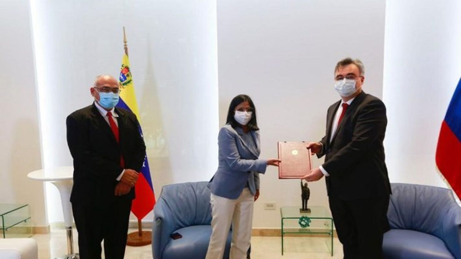 Venezuela firma contrato con Rusia para adquirir vacunas Sputnik V contra la COVID-19