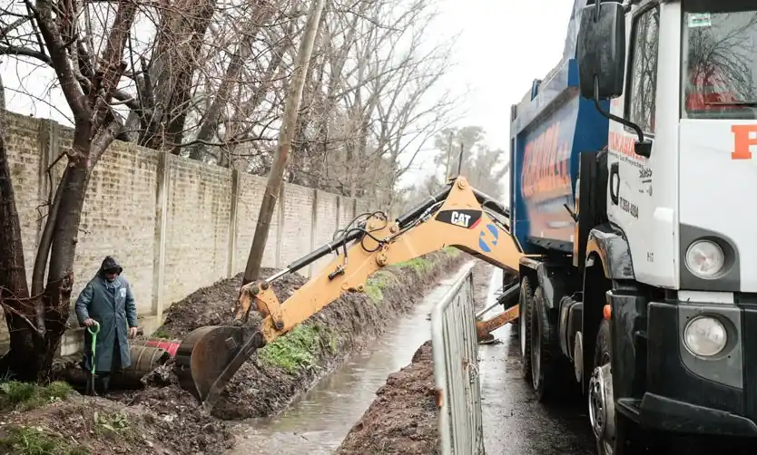 Ante las fuertes tormentas, el Municipio desplegó cuadrillas en los barrios