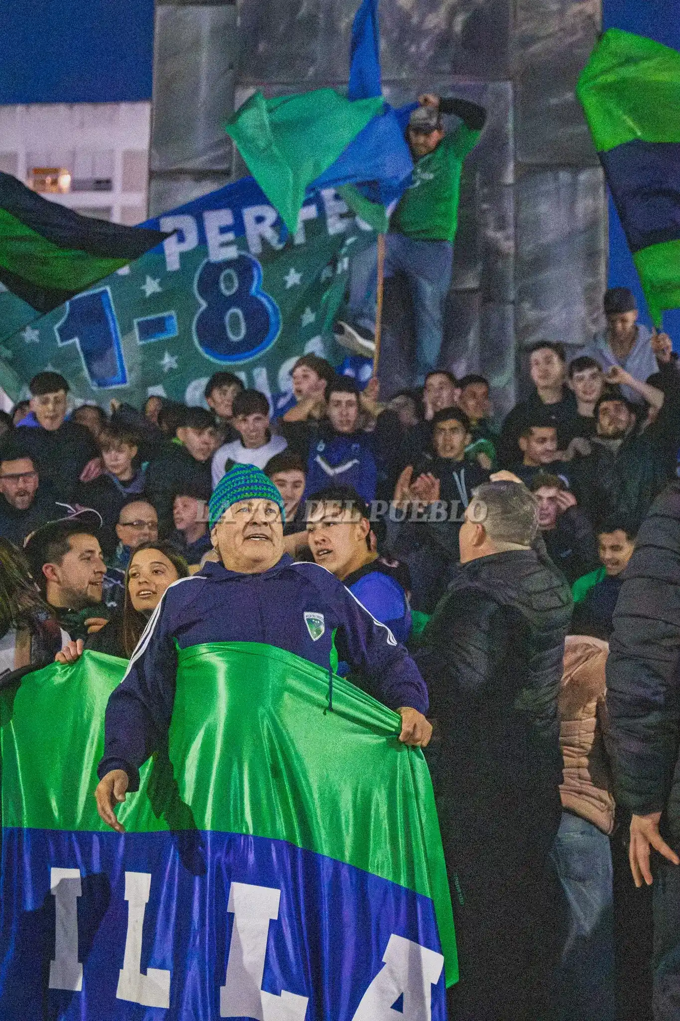 El pueblo villense festejó en la Plaza San Martín tras la finalización de la fecha 9 del Apertura de Primera División (Foto: Ale Zygal)
