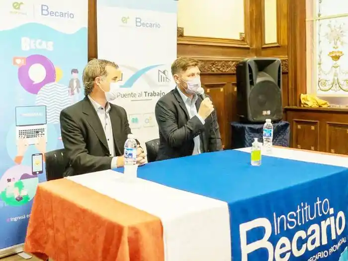 El Becario dio a conocer su nuevo programa de oportunidades laborales