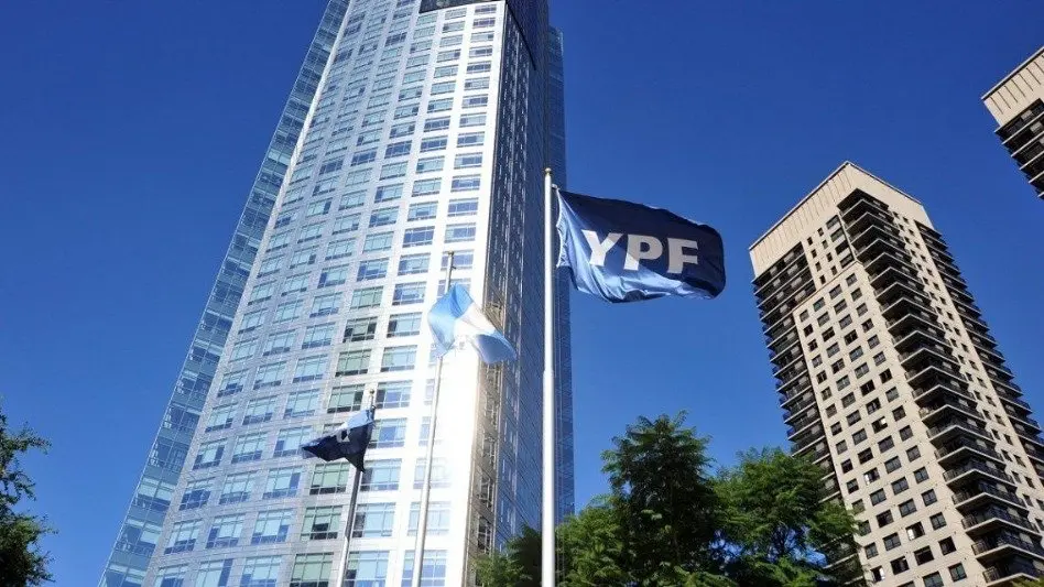 YPF: un grupo de tenedores de bonos apoyó la propuesta de canje de deuda