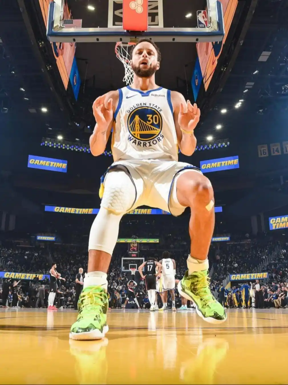 ¡Imperdible! Stephen Curry y una reacción que encendió el Chase Center