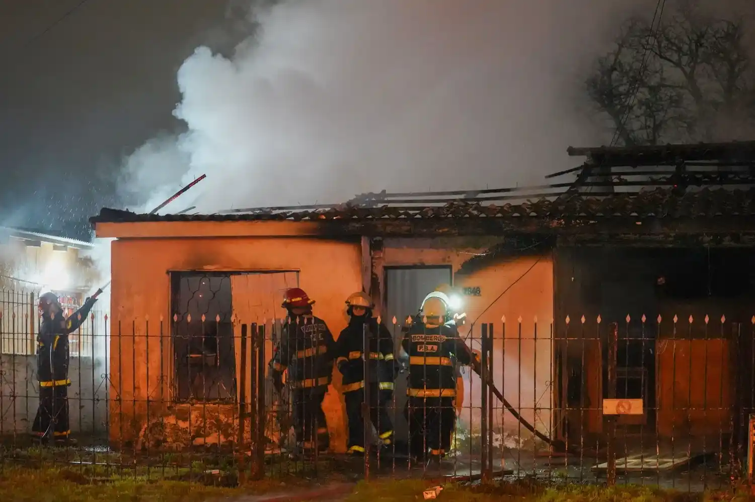 Grave incendio en una vivienda de la calle 84