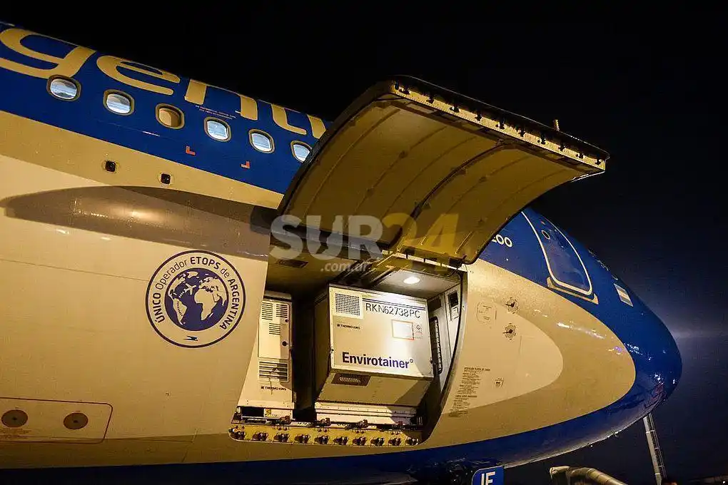 Con más de 700 mil dosis de Sinopharm, llegó el primero de los vuelos desde China