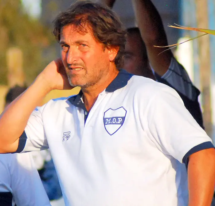 Sorpresivamente los decanos se quedaron sin entrenador