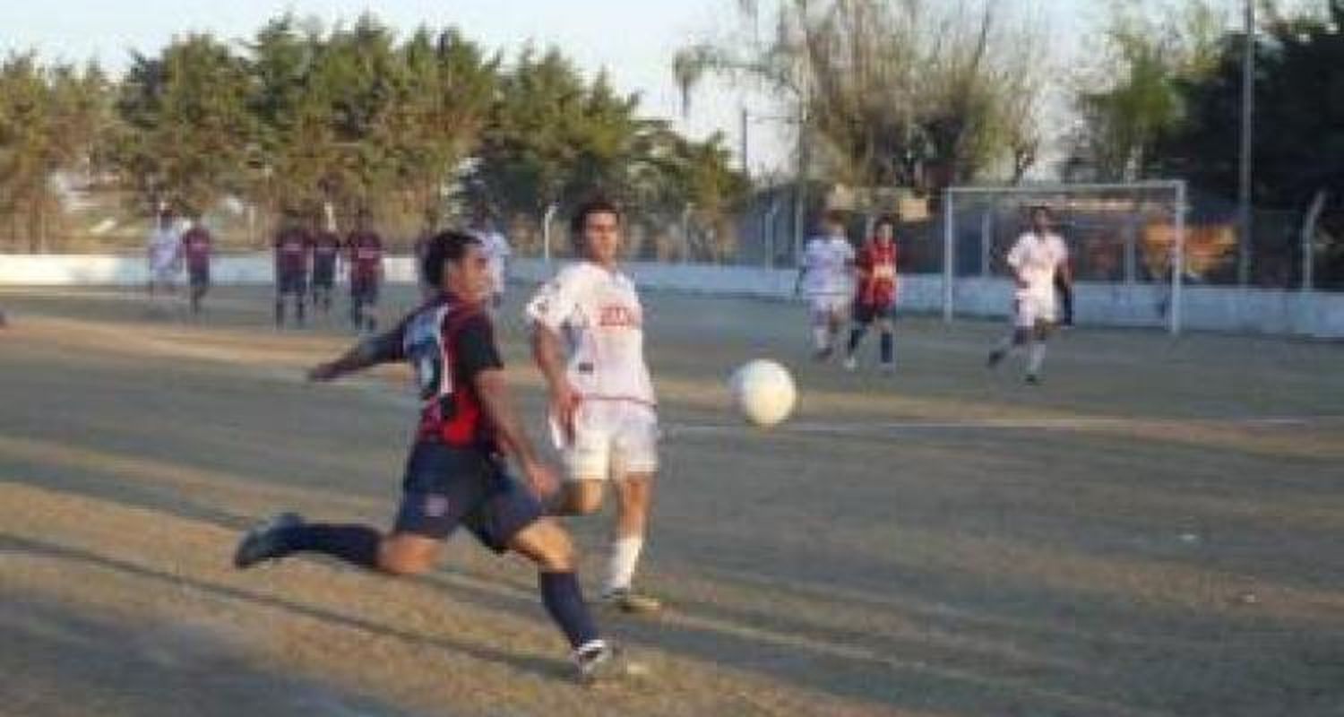 Defensores ganó y es el único puntero